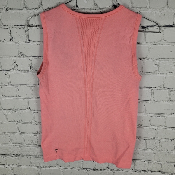 IVIVVA | sleeveless crewneck stretch athletic top - Picture 2 of 7